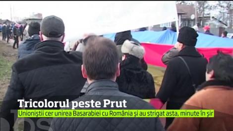De Anul Nou, sute de români şi de cetăţeni ai Republicii Moldova au scandat pentru unire