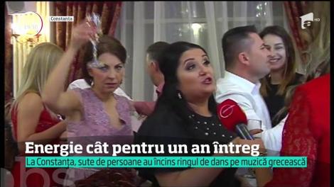 Revelion pe ritmuri greceşti sau într-o piscină plină cu spumă