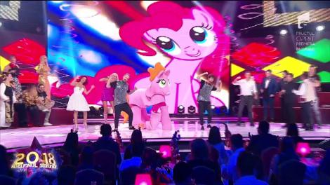 Recunoşti cine e în spatele măştii? Sub costumul de "Micul ponei" a una dintre cele mai îndrăgite vedete din România