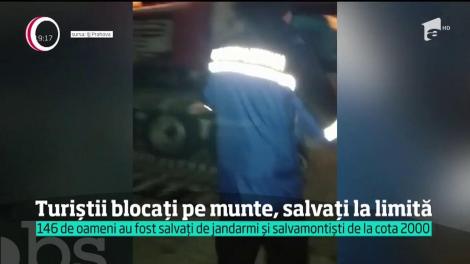 Cei aproape 150 de turişti blocaţi pe platoul Babele, coborâţi în siguranţă. Nimeni nu a avut nevoie de îngrijiri medicale