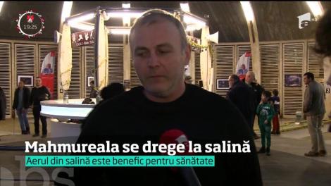 Aproape o mie de turişti au vizita salina de la Turda