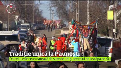 La Păuneşti, în Vrancea, uncheşii şi babele alungă spiritele rele