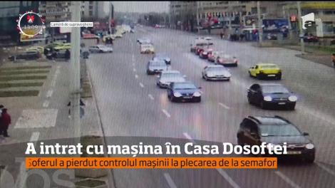 A demarat în forţă şi a pierdut controlul. Un şofer din Iaşi s-a urcat cu bolidul pe care îl conducea pe trotuar