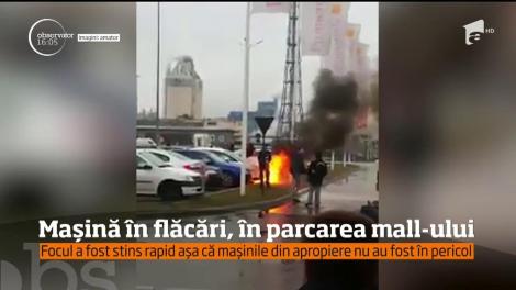 Mașină în flăcări, în parcarea unui mall din Târgu Mureş