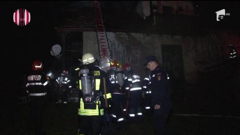 Locuință cuprinsă de flăcări în Timișul de Sus