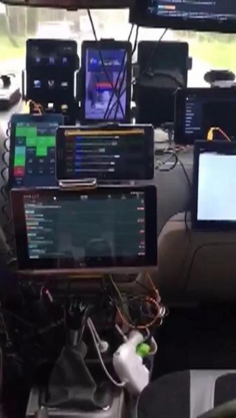 VIDEO VIRAL. Uitaţi de zecile cruciuliţe din taxi-uri şi camioane! Noul trend e mai tare decât te aşteptai! Cu ce au fost înlocuite