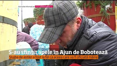 S-au sfințit apele în Ajun de Bobotează! Credincioşii au făcut deja cărare spre biserici