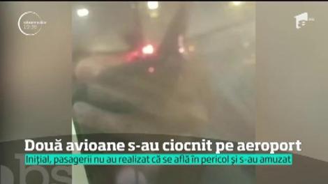 Un avion plin cu pasageri a luat foc pe aeroportul din Toronto, după ce s-a ciocnit cu altă aeronavă