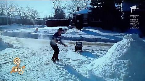 Ce se întâmplă dacă arunci apă fiartă în aer la -30° Celsius?! Nu, nu încercați așa ceva de unii singuri! „la noi a înflorit trandafirul la firidă!”