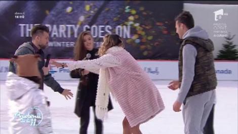 Domnilor, puţintică atenţie, vă rugăm! Theo Rose și Ramona învață să patineze: "Eu ce fac acum?"