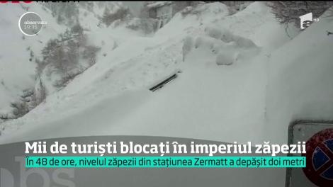 Mii de turişti sunt blocaţi, de două zile, într-o staţiune elveţiană pe care ninsorile abundente au izolat-o complet