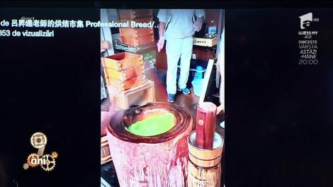 Smiley News! Patiserie în China. Brutarii folosesc ciocane uriaș din lemn pentru a frământa coca. Ca la ei la nimenea, nici bunica nu era atât de „forțoasă” într-ale prăjituritului!