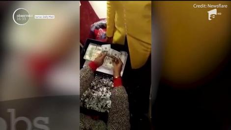 O însoţitoare de bord din India a fost prinsă în timp ce transporta o mică avere la bordul unei aeronave