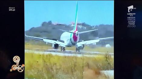 Smiley News! Aterizare cu emoții pentru șoferii de pe o șosea din Grecia. Avionul a trecut la câtiva zeci de centimetri pe deasupra lor