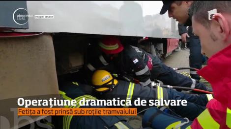 Operaţiune de salvare dramatică &icirc;n urmă cu puţin timp, &icirc;n Arad! O fată de 12 ani a fost lovită de un tramvai