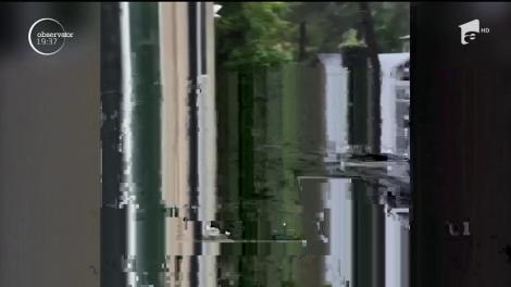 Mașină luată pe sus de un val de noroi