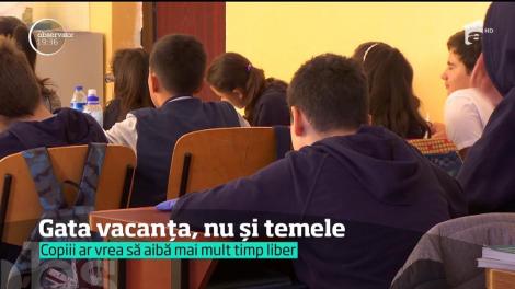 Elevii n-au scăpat de temele din timpul vacanței