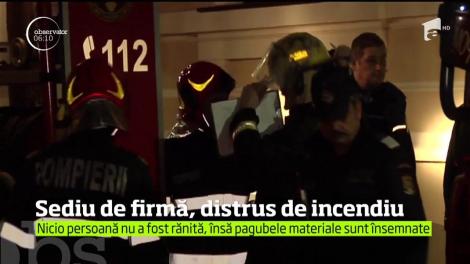 A fost panică pe strada Amzei din Capitală! Un sediu de firmă a fost distrus de incendiu