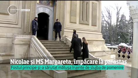 Semn de mare împăcare la parastasul Regelui Mihai. Nicolae, nepotul dezmoştenit, şi-a sărutat respectuos mătuşa