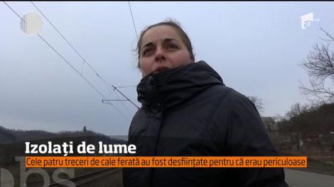 Izolați de lume. Cele patru treceri de cale ferată care făceau legătura cu vecinii lor, au fost desfiinţate