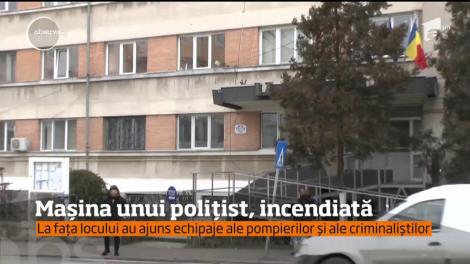 Mașina unui șef de poliție a fost incendiată, în parcarea unui bloc din Roman