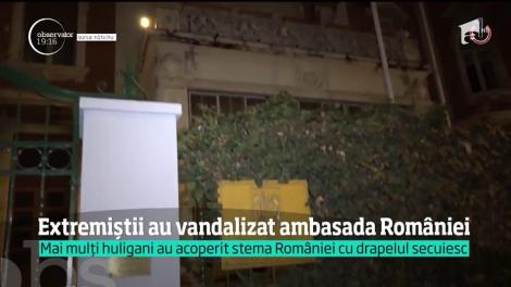 Extremiștii au vandalizat ambasada României