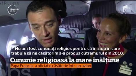 Cununie religioasă la mare înălțime! Papa Francisc a oficiat o căsătorie într-un avion