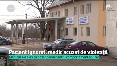 Scene şocante au fost suprinse în spitalul de Urgenţă din Pucioasa. Un medic s-a năpust cu pumnii asupra unui bărbat care îi cerea ajutorul pentru o rudă