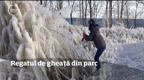 Un parc din Chicago s-a transformat într-un muzeu îngheţat