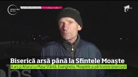 O biserica de lemn din Suceava, ridicată în urmă cu trei ani, s-a făcut scrum