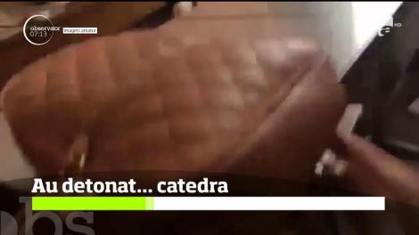 Imagini șocante dintr-o școală din România! Elevii au spulberat catedra cu un pachet exploziv. Totul a fost filmat și pus pe Facebook (VIDEO)