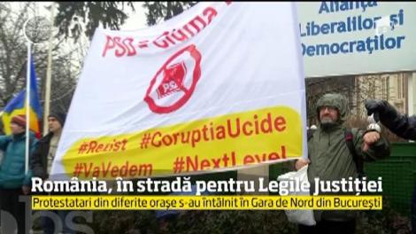 Au venit de la mii de kilometri distanţă ca să scandeze împotriva Legilor Justiţiei