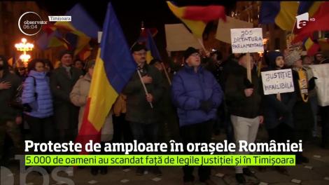 Mii de oameni au ieşit în stradă şi în oraşele importante ale ţării