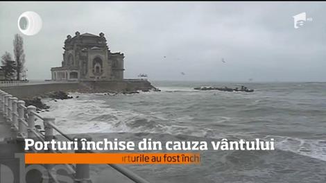 Constanţa: port închis din cauza vântului puternic!
