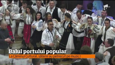 Sute de locuitori din judeţul Covasna şi-au luat costumele tradiţionale şi au petrecut cum ştiu ei mai bine!