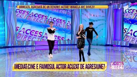 Claudia Vizitiu cânta, la Acces Direct, melodia "Umbrela ta"