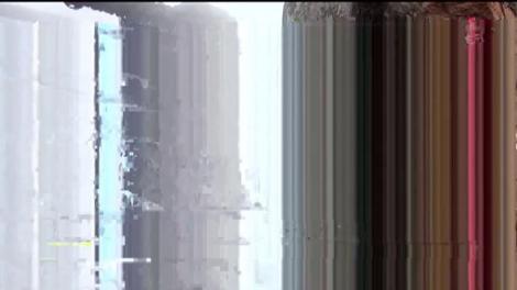 Descoperire șocantă într-un bloc din Piatra Neamț. Pompierii au găsit, într-o ghenă care a luat foc, un bărbat mort