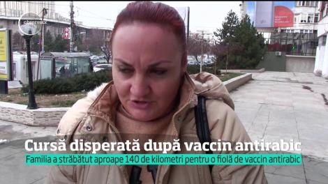 Un copil muşcat de câine a fost plimbat prin spitalele din două judeţe. Niciunul nu avea vaccin antirabic pentru astfel de cazuri. Părinții au găsit serul la o farmacie din Dolj