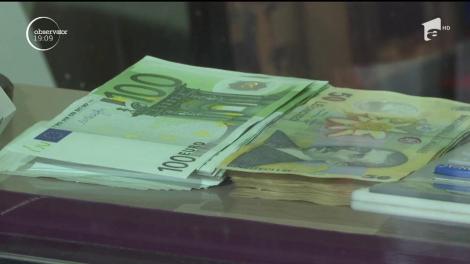 Euro a trecut de 4 lei şi 70 de bani