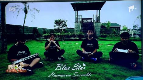 Smiley News! "Rapsodia Română" interpretată la muzicuță