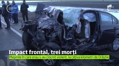 Trei oameni au murit după ce două autoturisme s-au ciocnit frontal pe un drum de lângă Orăştie
