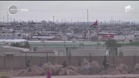 Frumoasa Angelina Jolie a mers în Iordania, unde a vizitat o tabără de refugiaţi