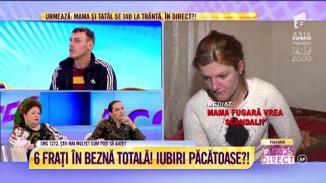 Cu haine căpătate pe ei, printre jucării primite în dar, îngerașii se hrănesc cu iubire! Pentru că se au doar unul pe altul
