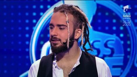 Tânărul cu codițe i-a ars la buzunar! În doar câteva minute le-a luat 35.000 de lei celor doi concurenți de la „Guess my Age”