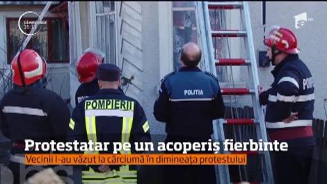 S-a urcat pe casă și a amenințat că se aruncă în semn de protest. Povestea nu a avut deznodământul pe care şi-l dorea