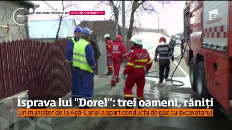 ”Dorel” a spart  a spart o conductă de gaze cu excavatorul. Trei oameni au ajuns la spital