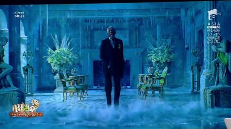 Smiley News! Morgan Freeman și Peter Dinklage se duelează în cea mai tare reclamă de la  Super Bowl