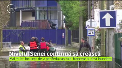 Sena a inundat Parisul