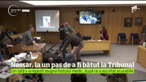 Fostul medic al lotului naţional de gimnastică al Statelor Unite a fost la un pas să fie bătut chiar în sala de judecată
