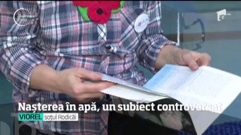 Tot mai multe mămici decid să-şi aducă bebeluşul pe lume în apă